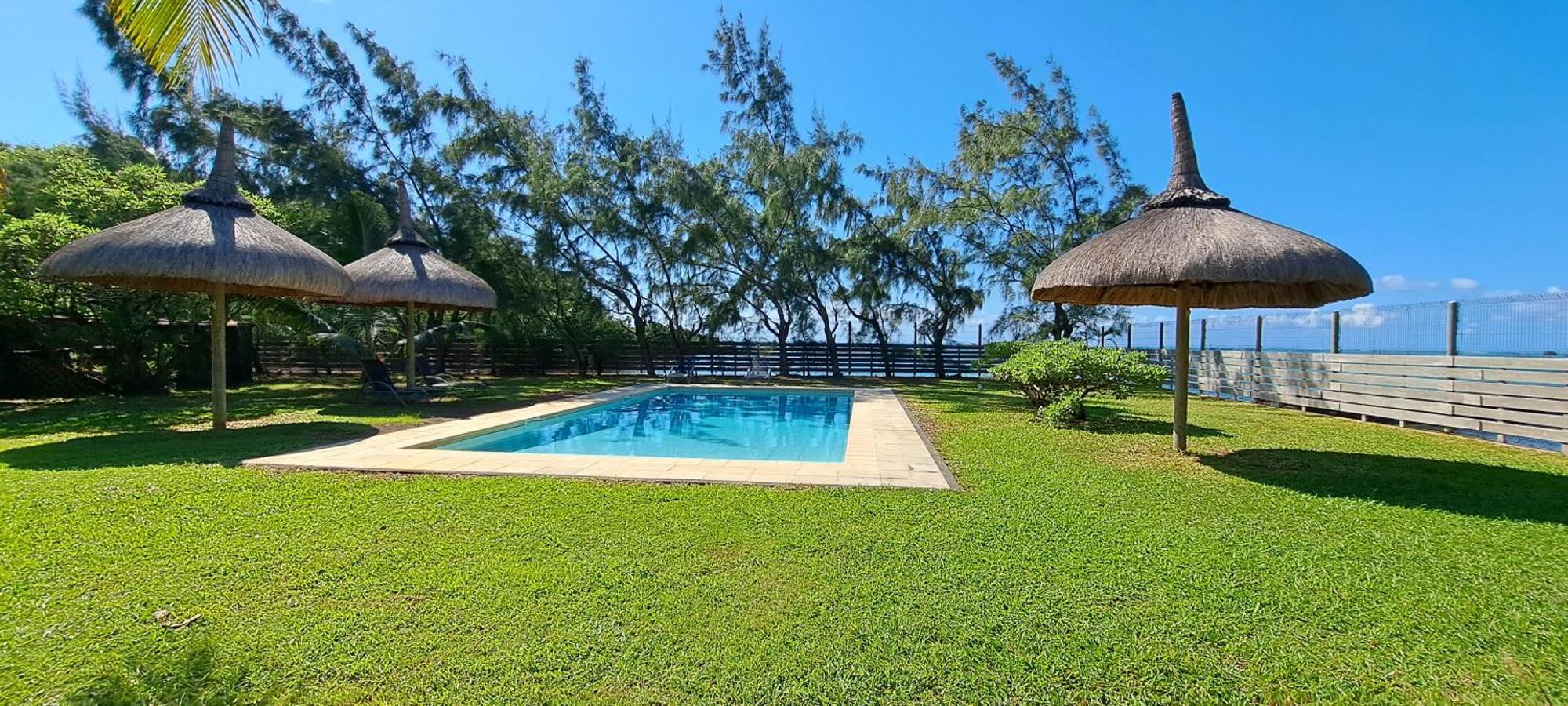 Clair De Lune - Private 2 Bedrooms Beachfront Villa Trou d'Eau Douce Exterior foto